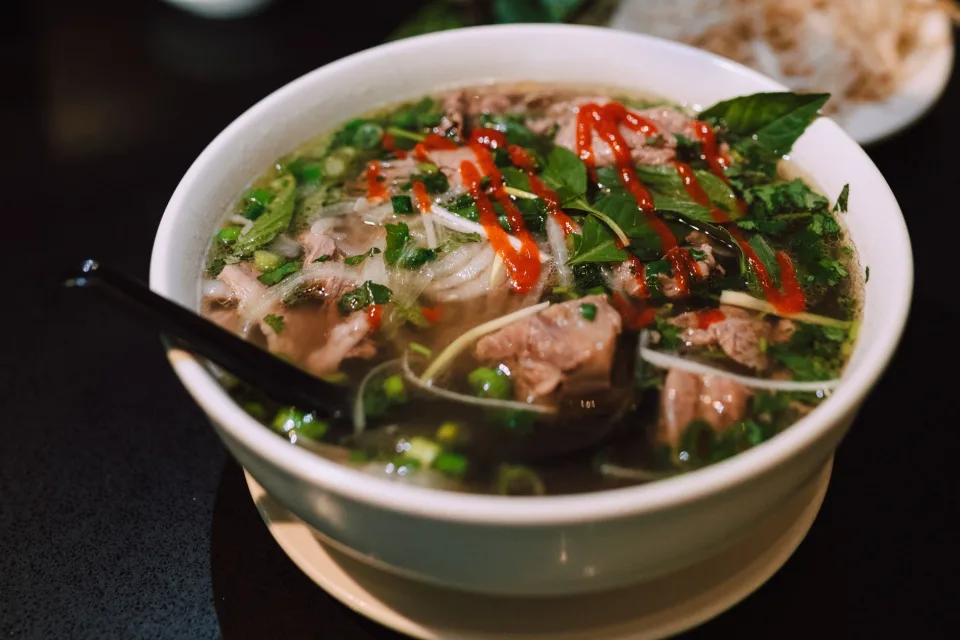 Khu bàn ghế cho khách
